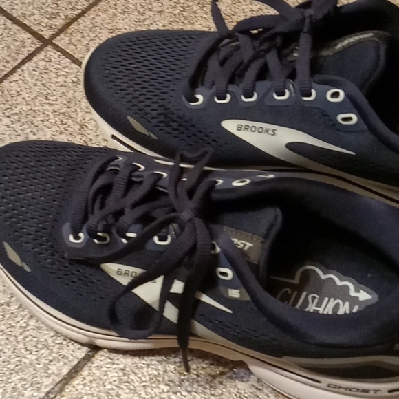 Brooks Ghost 15 Size 8 wide women's sneakers color Peacoat/Pearl/Salt Air - Picture 2 of 2